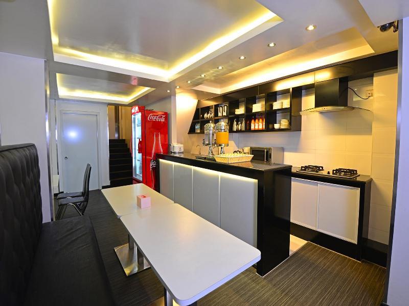 Clover City Center Hotel Rangum Exterior foto