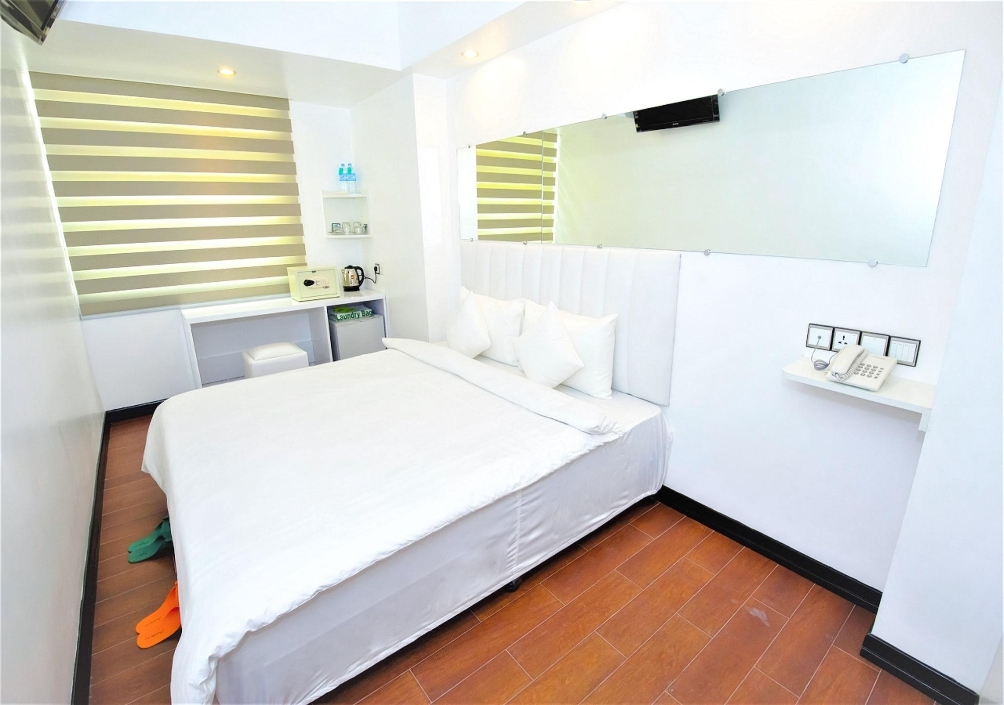 Clover City Center Hotel Rangum Exterior foto