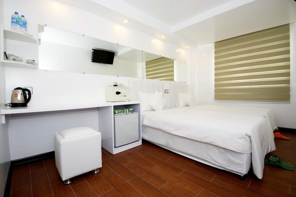 Clover City Center Hotel Rangum Exterior foto