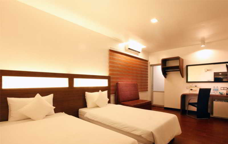 Clover City Center Hotel Rangum Exterior foto