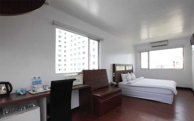 Clover City Center Hotel Rangum Exterior foto