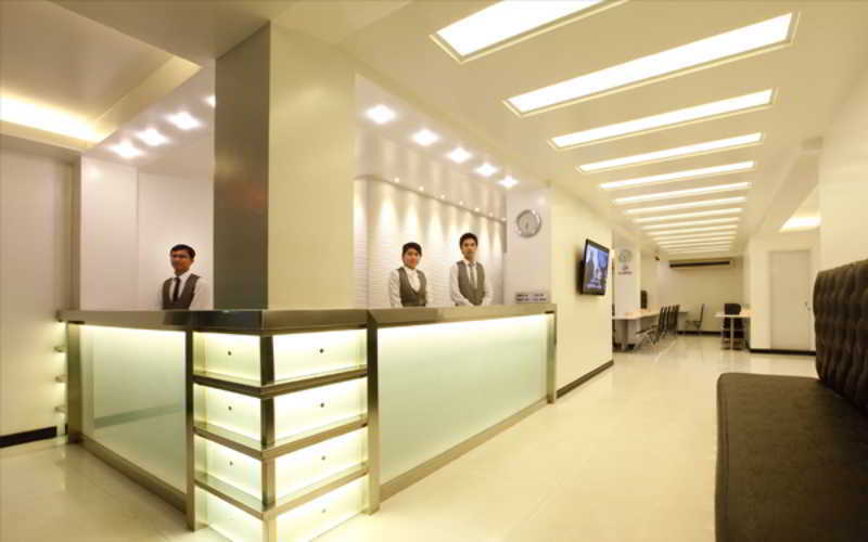 Clover City Center Hotel Rangum Exterior foto