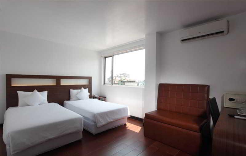 Clover City Center Hotel Rangum Exterior foto
