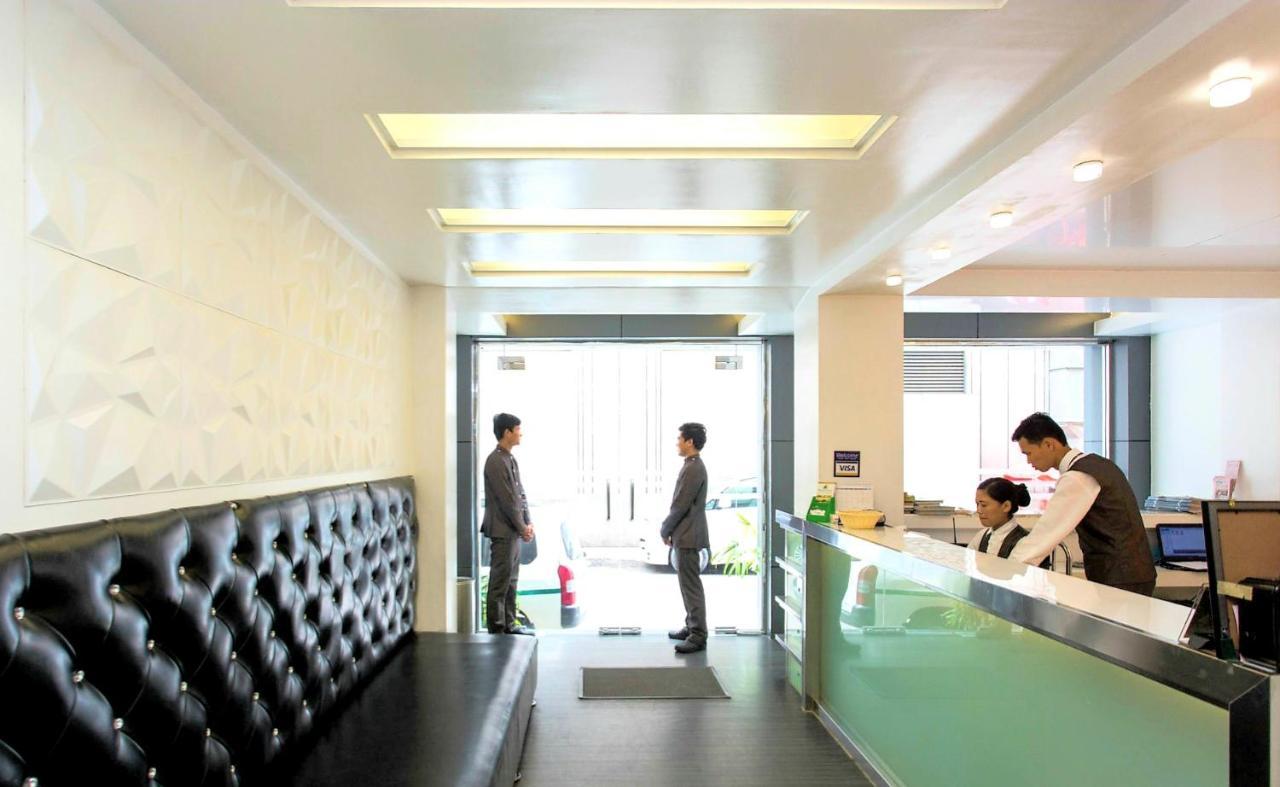 Clover City Center Hotel Rangum Exterior foto